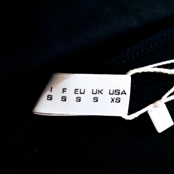 Authentic Moschino T-shirts - Picture 5 of 7